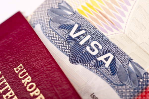 How to obtain a UK family visa? - Smartphone ID